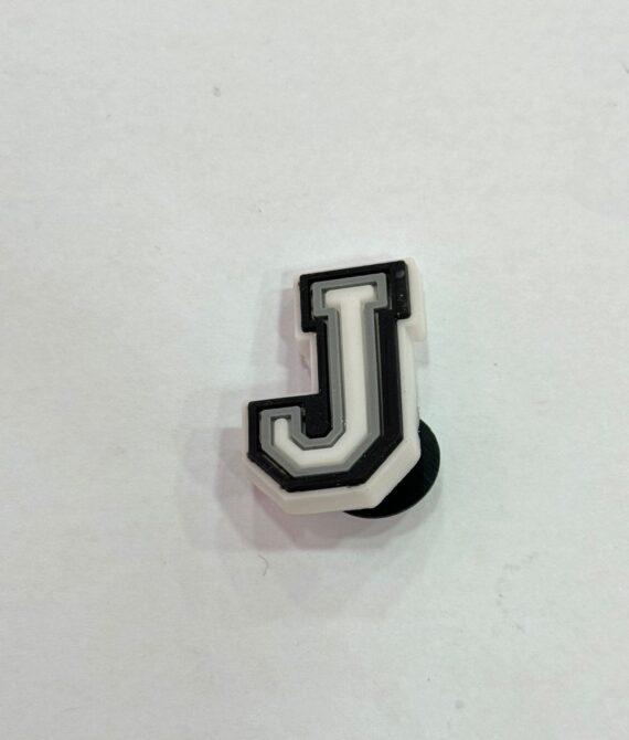 Pin para crocs letra J